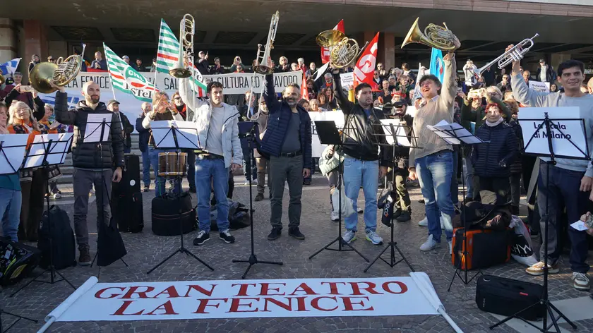 Una protesta dei lavoratori della Fenice contro la nomina di Beatrice Venezi