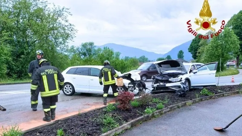 L'incidente di questa mattina all'alba a Feltre nella foto dei Vigili del Fuoco
