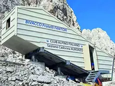 Una veduta del bivacco Fanton, la struttra sulle Marmarole del Cai di Auronzo
