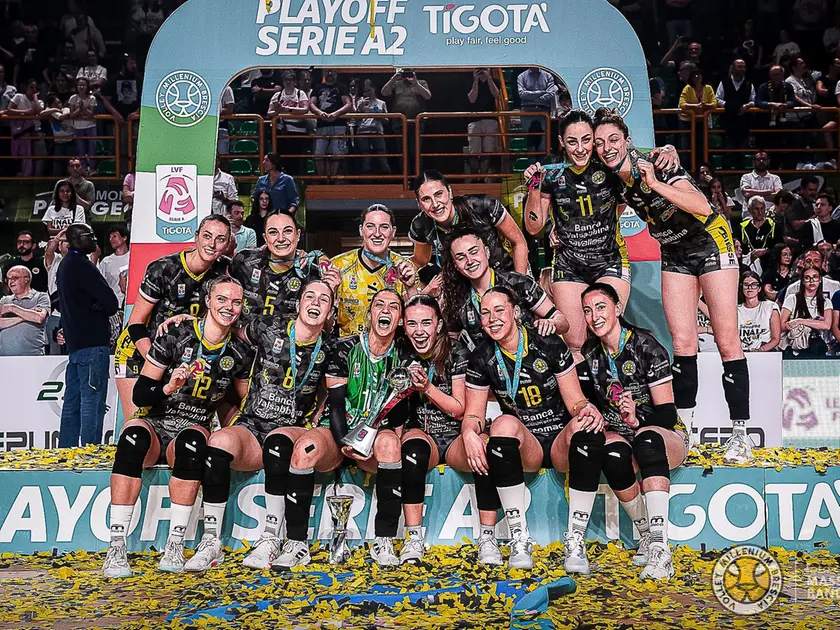 La festa promozione del Valsabbina Brescia. Caterina Schilkowski ha il numero 8
