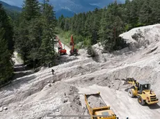 La Statale di Alemagna completamente invasa dai detriti venuti giù dalla Marcora (foto Pòrcile)