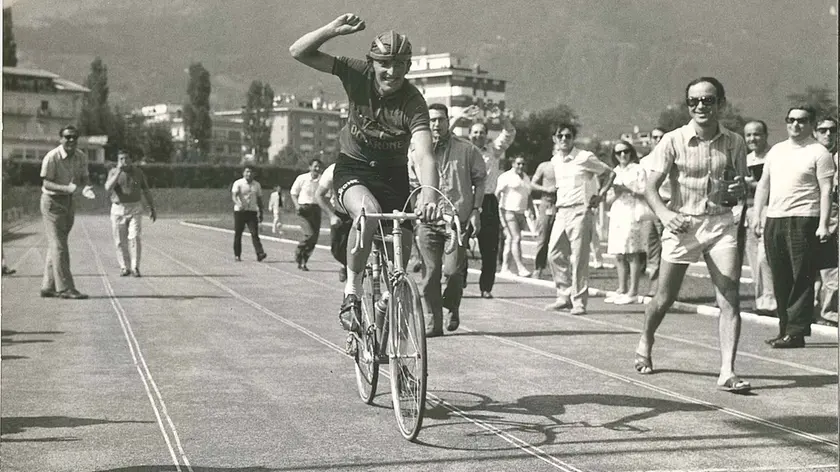 L'arrivo vittorioso di Gino Fochesato al Giro del Veneto