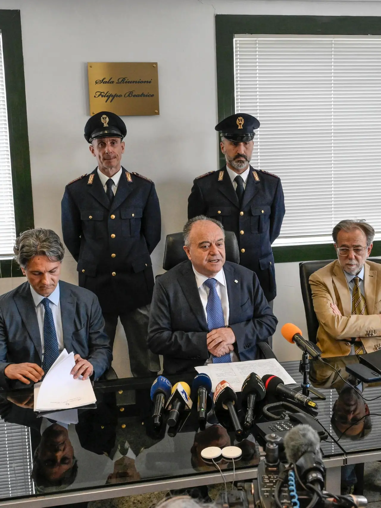 ll procuratore della Repubblica di Napoli Nicola Gratteri durante la conferenza stampa