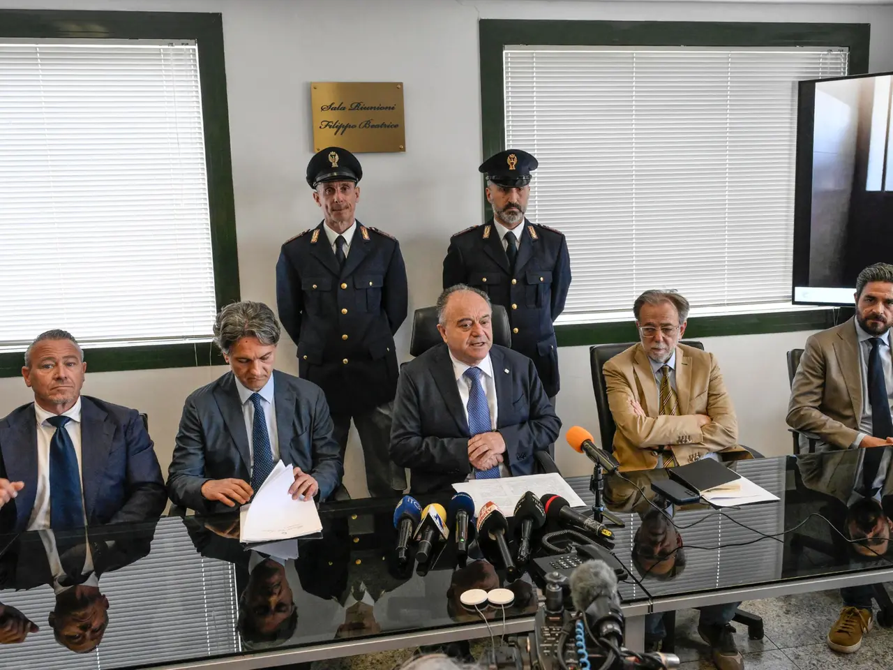 ll procuratore della Repubblica di Napoli Nicola Gratteri durante la conferenza stampa