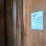 Il cartello all'ingresso della cattedrale di Belluno