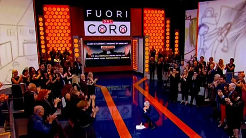 Ricercato per maltrattamenti, finisce in tv a “Fuori dal Coro” e viene arrestato