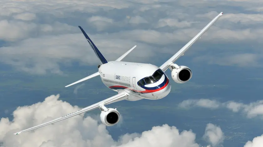 Un Sukhoi Superjet 100 in volo