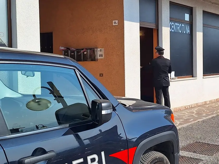 I carabinieri durante l'operazione Happy ending