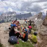 Escursionisti in quota sopra Cortina