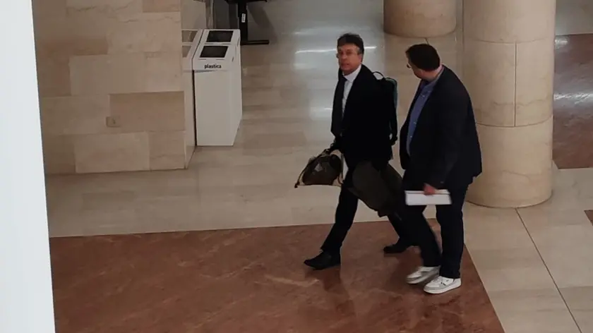 L’avvocato Ernesto De Toni con Francesco Saviane in tribunale a Padova