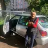 Laura Held, 86 anni, costretta a vivere in auto