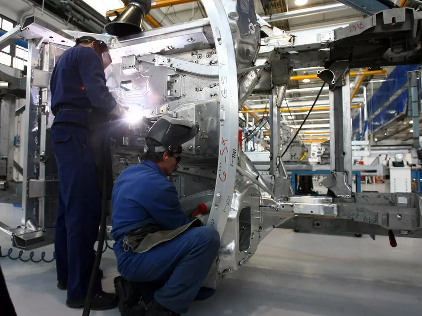 Operaio morso al naso dopo la lite sul posto di lavoro
