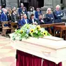 Ai primi banchi tutta la famiglia di Bressa. I figli Giulia e Giovanni, la sorella Nicoletta con il marito Nicola Zeggio. E i nipoti che hanno anche letto dei ricordi