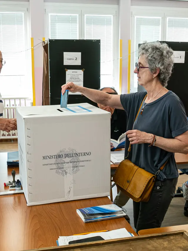 Un momento delle operazioni di voto a Valle di Cadore