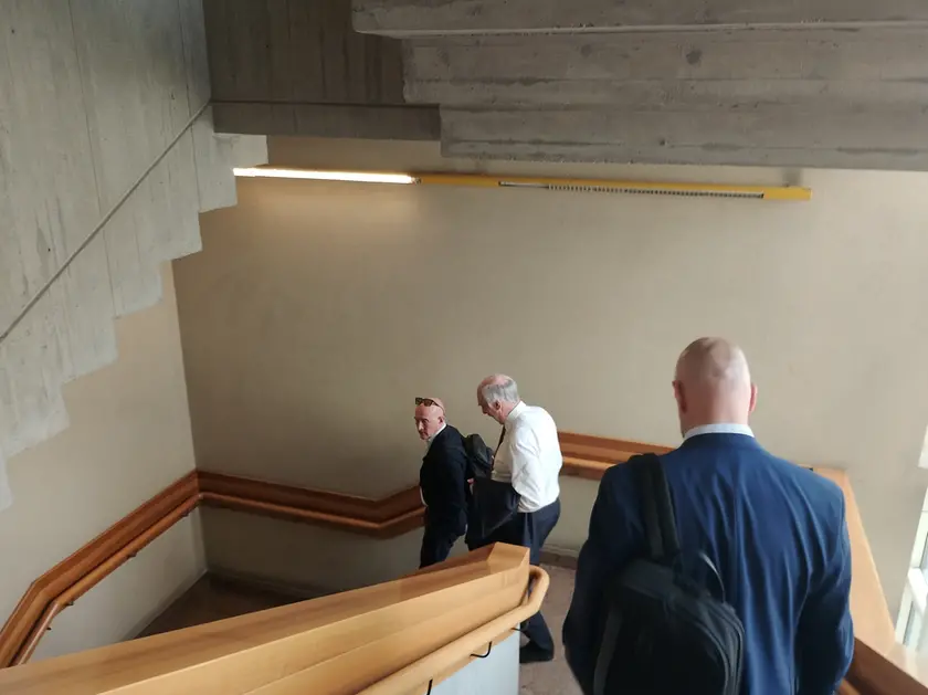 A sinistra Saldini con gli avvocati Maurizio e Massimiliano Paniz giovedì a palazzo di giustizia