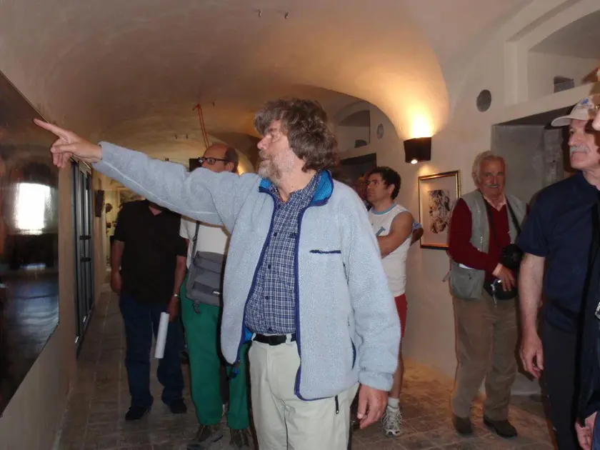 Reinhold Messner all’inaugurazione di una delle sale del museo