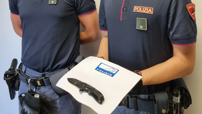 Il coltello sequestrato al ragazzo