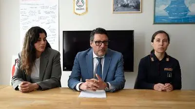 Il questore Della Rocca con le dirigenti Rizzo (Mobile) e Pierini (Volanti)