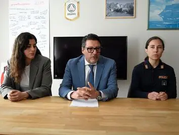 Il questore Della Rocca con le dirigenti Rizzo (Mobile) e Pierini (Volanti)