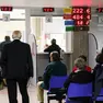Cittadini in una sala d'attesa di un Cup