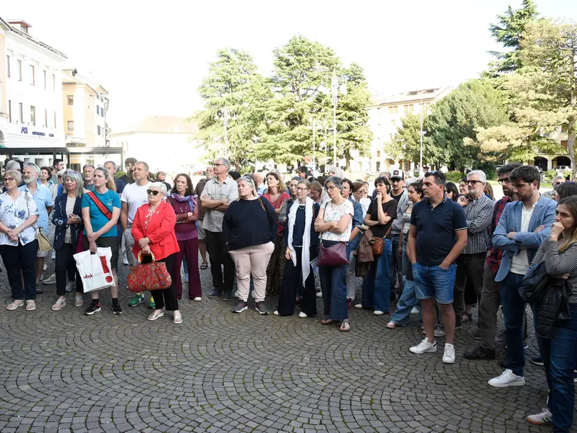 La manifestazione contro il disagio giovanile in piazza a Belluno