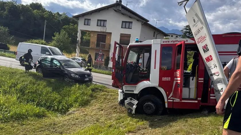 https://images.corrierealpi.it/view/acePublic/alias/contentid/1rqx0jije0ncl8ugsmd/0/schiantopompieri-jpg.webp?f=16%3A9&amp;w=840