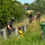 I vigili del fuoco sull'argine del Malgher dove si sta cercando il corpo di Chiara Guerra (foto Fioretto)