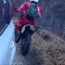 Un appassionato di motocross lungo i sentieri boschivi del Bellunese dove è vietata la circolazione