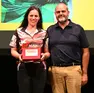 Deborah Da Rold premiata da Mauro Topinelli alla Festa dello sport del Corriere delle Alpi