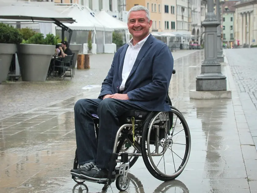 Belluno: Il sindaco Oscar De Pellegrin in piazza dei Martiri