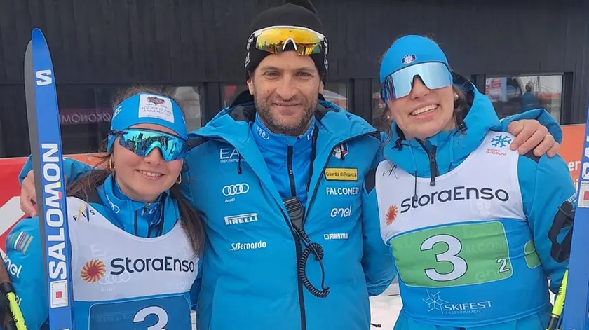 Fulvio Scola tra le due agordine Vanessa Cagnati e Caterina Milani