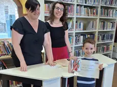 Elisa Rossetto e Giorgia Miotto premiano Fulvio Targa
