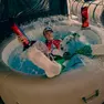 Andrea Bristot si tuffa in una mini piscina con i due trofei vinti a Monza