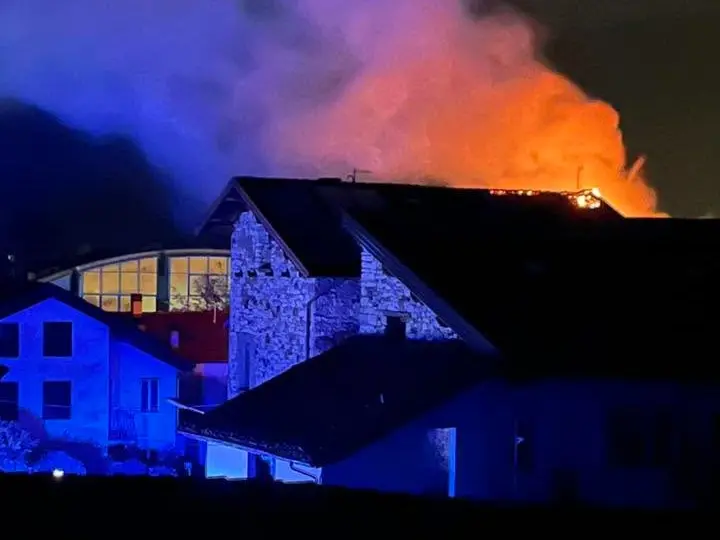 Una casa in fiamme