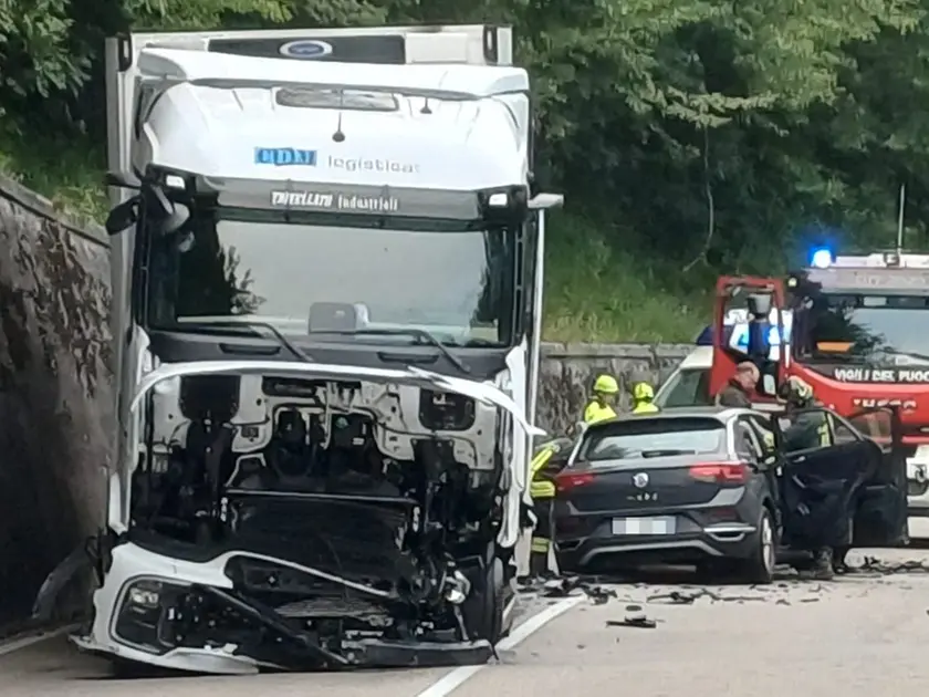 Lo schianto sulla strada regionale Feltrina