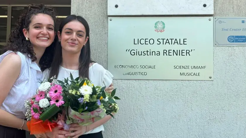 Vittoria Vantaggi con la sorella