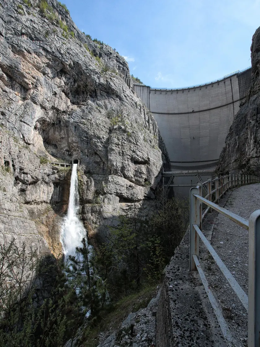 Una veduta della diga del Vajont