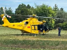Sul posto sono arrivati i sanitari del 118 con l’elisoccorso