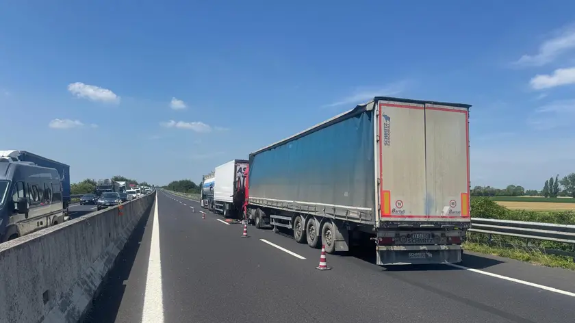 I mezzi coinvolti nell'incidente in A4