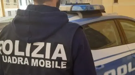 Una pattuglia della squadra mobile della questura