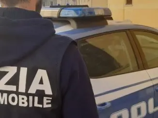 Una pattuglia della squadra mobile della questura