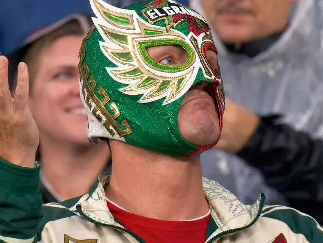 El Grande Americano (nome d'arte di Marcel Barthel, anche noto come Ludwig Kaiser in Wwe), inquadrato durante Messico-Inghilterra