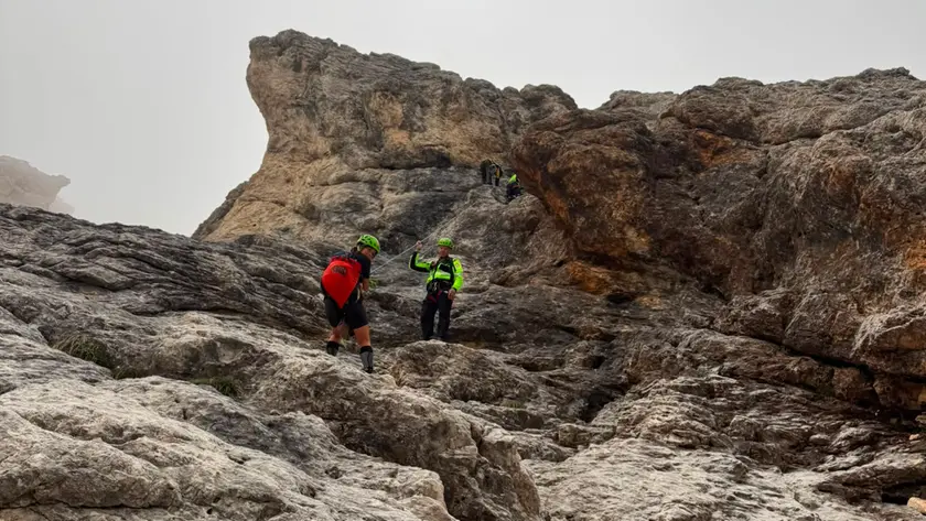 Il recupero dei due escursionisti sopra Cortina