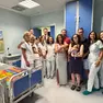 Foto di gruppo con i due nuovi nati alla Casa da parto di Feltre