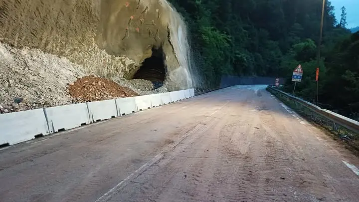 La strada dello Schener riaperta a Lamon dopo l'intervento legato alla realizzazione della galleria della Pala Rossa