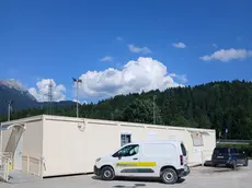 Il container dove lavorano i portalettere a Lozzo