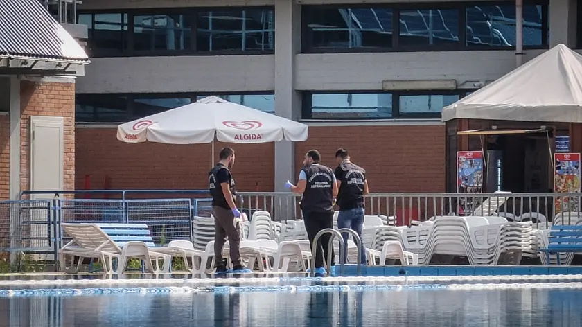 Una piscina sotto sequestro dopo la morte di un ragazzo a Milano