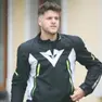 La vittima Adam Sbizzera, 25 anni, e i mezzi coinvolti nell'incidente (foto Macca)