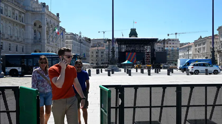 Aperti i varchi dalle 17 per i 16mila di Piazza Unità (Foto Bruni)