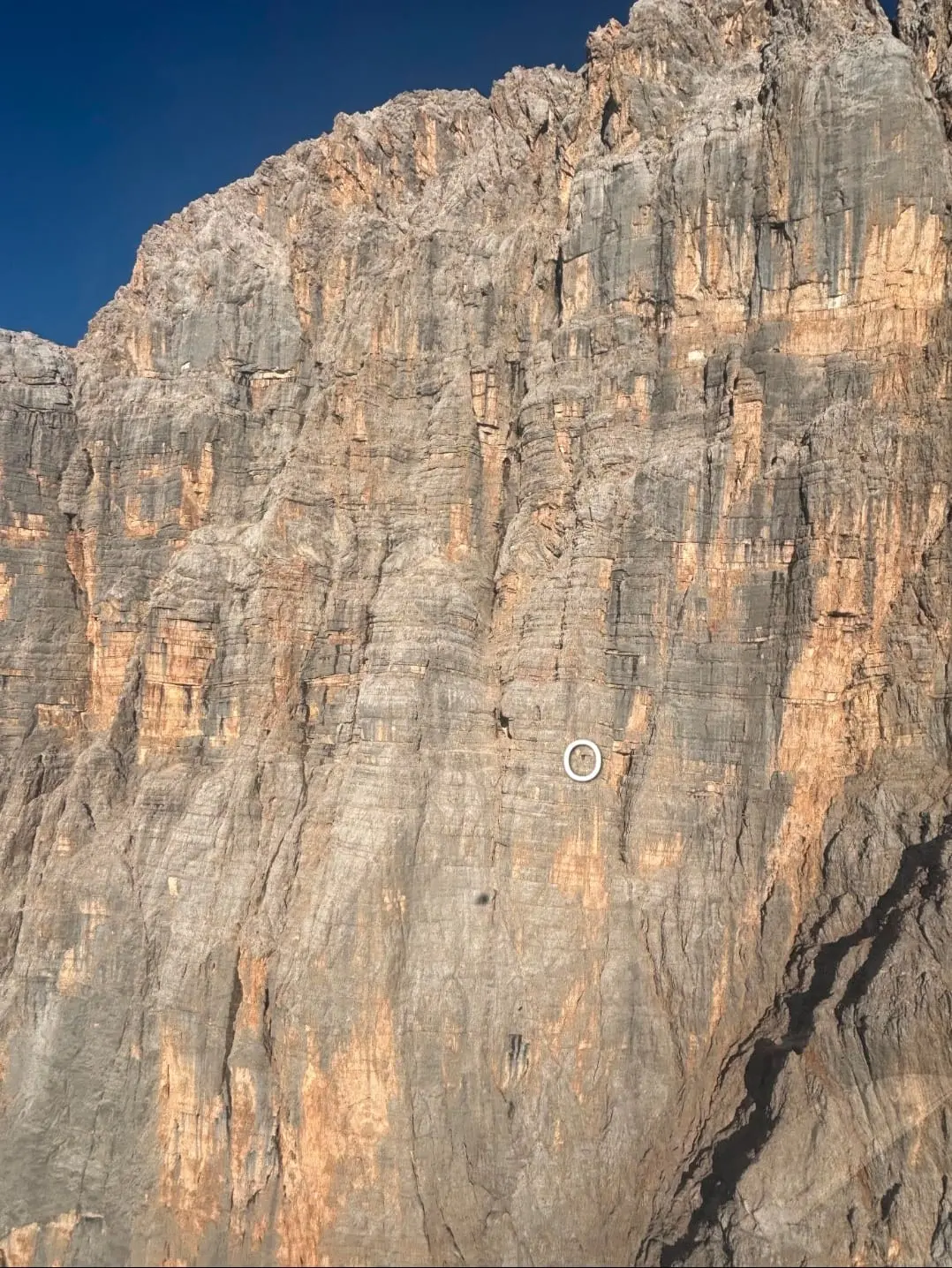 La parete del Civetta con gli alpinisti